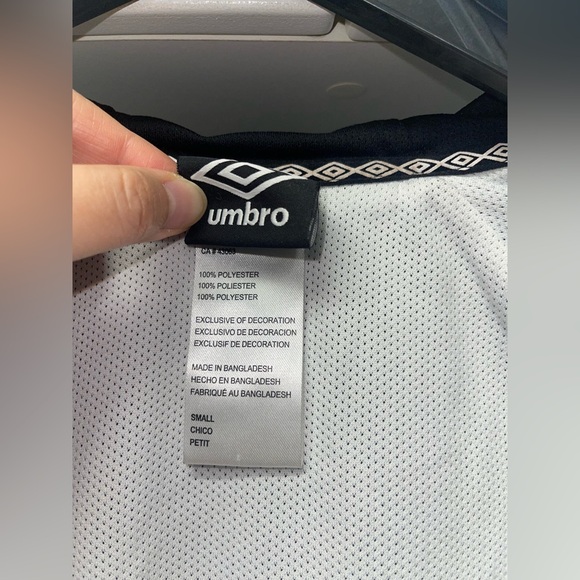 Umbro Men's Black and White Windbreaker - Picture 5 of 5